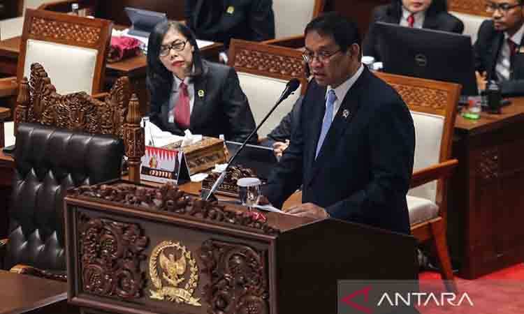 Menteri Keuangan Purbaya Yudhi Sadewa menyampaikan tanggapan pemerintah dalam Rapat Paripurna ke-25 DPR Masa Persidangan V Tahun Sidang 2025-2026 di Kompleks Parlemen, Senayan, Jakarta, Selasa (14/7/2026). Rapat tersebut membahas tanggapan pemerintah terhadap pandangan fraksi-fraksi atas RUU tentang Pertanggungjawaban atas Pelaksanaan APBN Tahun Anggaran 2025. ANTARA FOTO/Asprilla Dwi Adha/nym/pri. (ANTARA FOTO/ASPRILLA DWI ADHA)