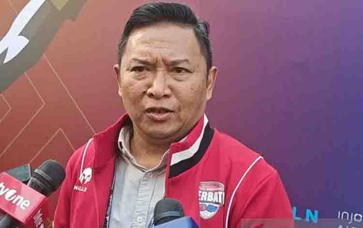 Sekretaris Jenderal Pengurus Besar Tinju Indonesia (Perbati) Hengky Silatang memberikan keterangan kepada awak media dalam ajang Asian Boxing U19 dan U23 2026 di Basket Hall, Senayan, Jakarta, Kamis (16/7/2026). (ANTARA/Aloysius Lewokeda)