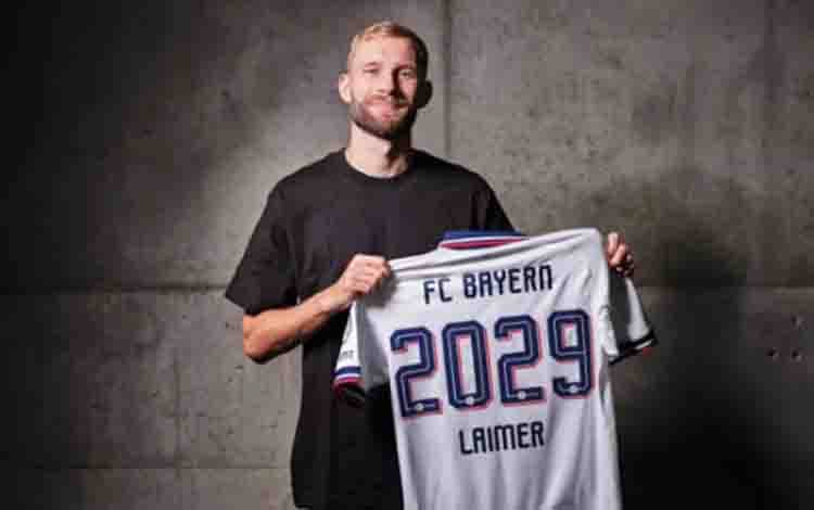 Gelandang Konrad Laimer resmi memperpanjang kontrak bersama klub Liga Jerman Bayern Muenchen hingga 30 Juni 2029. (fcbayern.com)