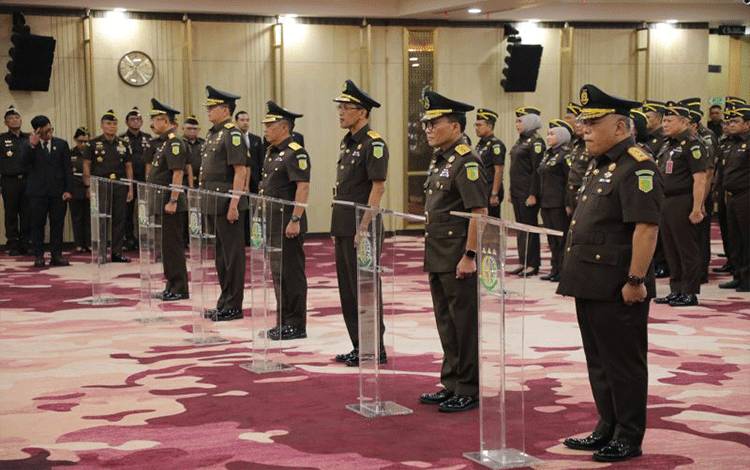 Jaksa Agung ST Burhanuddin melantik beberapa pejabat utama Kejaksaan Agung, mulai dari Wakil Jaksa Agung hingga Jaksa Agung Muda Bidang Tindak Pidana Khusus (Jampidsus) yang baru di Gedung Utama Kejaksaan Agung, Jakarta, pada Jumat (24/7/2026). (ANTARA/HO-Kejaksaan Agung RI)