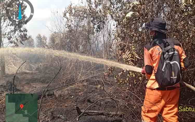 Pemadaman kebakaran hutan dan lahan. Pemerintah Provinsi Kalimantan Tengah mulai mematangkan persiapan rapat koordinasi penguatan peran kepala daerah dan lurah dalam mengantisipasi bencana alam serta Karhutla. (FOTO: IST)