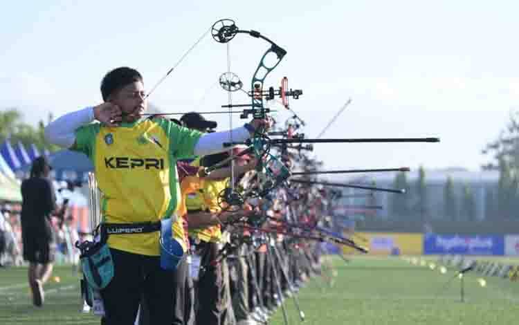 Persaingan selama gelaran MilkLife Archery Challenge Kejurnas Junior 2026 yang berlangsung di Supersoccer Arena, Kudus, Jawa Tengah pada 22-29 Juli 2026. Sebanyak 906 atlet dari 29 provinsi di Indonesia unjuk kemampuan. ANTARA/HO-Panitia Kerjurnas Panahan.