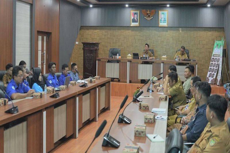 Bupati Barito Utara Shalahuddin menghadiri rakor tindak lanjut pendistribusian air bersih pada musim kemarau di Muara Teweh, Kalteng, Selasa (28/7/20260. ANTARA/Dinas Kominfosandi Barito Utara
