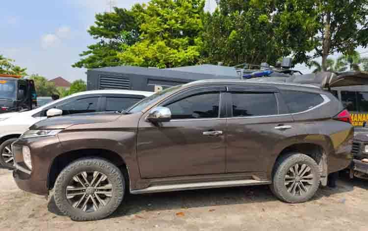 Satu unit Mitsubishi Pajero Sport Dakar yang disita Komisi Pemberantasan Korupsi dari istri kedua Bupati Kuantan Singingi (Kuansing) nonaktif Suhardiman Amby, Suci Nitia Edwar, di Riau, Senin (27/7/2026). (ANTARA/HO-KPK)