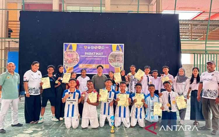 Para juara umum Parat Ikat dari CLC Tunas Harapan Bangsa. (ANTARA/HO-LC Kota Kinabalu)