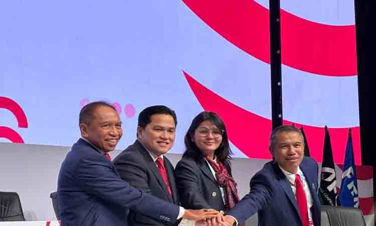 Ketua Umum PSSI Erick Thohir (dua dari kiri) dalam konferensi pers seusai Kongres Biasa PSSI 2026 di Jakarta, Senin (3/8/2026). (ANTARA/FAJAR SATRIYO)