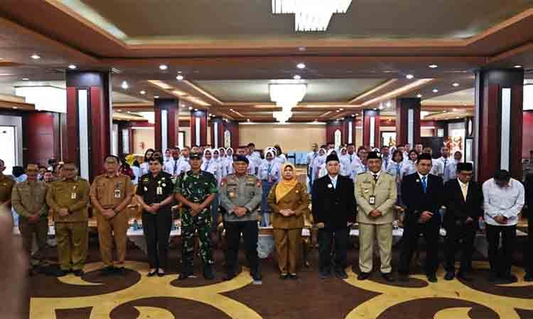 Plt. Asisten Pemerintahan dan Kesejahteraan Rakyat Setda Provinsi Kalimantan Tengah Lisda Arriyana bersama unsur Forkopimda, kepala perangkat daerah, dan peserta menghadiri pembukaan Pemusatan Diklat Calon Paskibraka Provinsi Kalimantan Tengah Tahun 2026. (FOTO: BIRO ADPIM KALTENG)