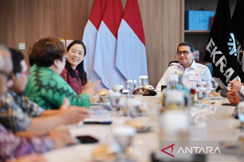 Menteri Ekonomi Kreatif Teuku Riefky Harsya menerima audiensi IDN Global di Kantor Kementerian Ekraf, Jakarta, Senin (3/8/2026). ANTARA/HO Kementerian Ekonomi Kreatif