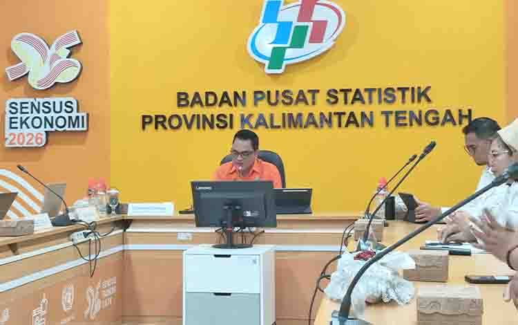 Penyampaian perkembangan perekonomian Kalteng oleh Kepala BPS Kalteng, Toto Haryanto Silitonga.(FOTO: TESTI PRISCILLA)