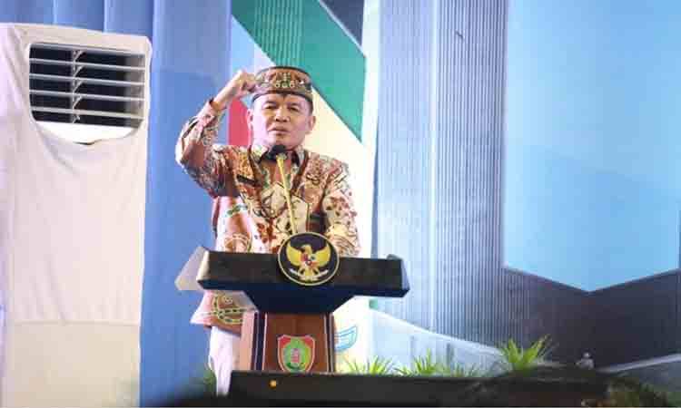 Gubernur Kalimantan Tengah Agustiar Sabran menyampaikan arahan pada Rapat Koordinasi Penyelenggaraan Pemerintahan Desa/Kelurahan se-Kalimantan Tengah Tahun 2026 di GOR Indoor Palangka Raya. (FOTO: AS)