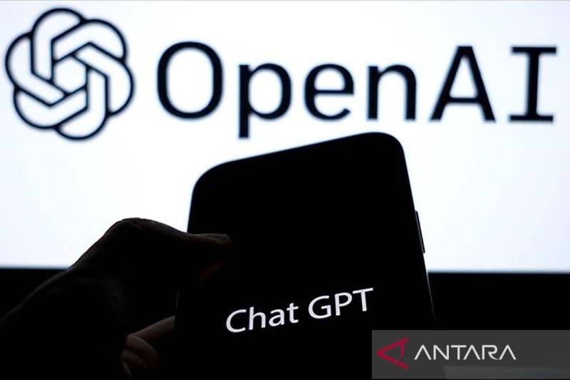 Ilustrasi - logo "Chat GPT" ditampilkan di layar ponsel di depan layar komputer yang menampilkan logo "OpenAI" di Ankara, Turkiye pada 25 Januari 2023. ANTARA/Muhammed Selim Korkutata/Anadolu/pri.