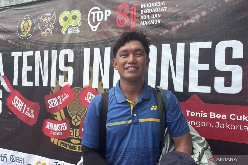 Petenis putra Indonesia Lucky Candra Kurniawan berpose usai memenangi laga final Liga Tenis Indonesia 2026 seri 1 melawan Tegar Abdi Satrio Wibowo di Jakarta, Minggu (9/8/2026). ANTARA/Arindra Meodia