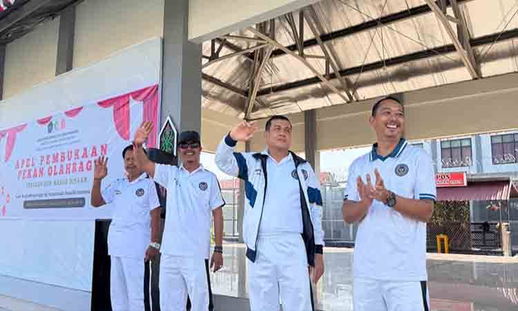 Kepala Lapas Palangka Raya Hisam Wibowo membuka Pekan Olahraga dan Seni dalam rangka HUT ke-81 Kemerdekaan RI. (FOTO: HUMAS LAPAS PALANGKA RAYA)