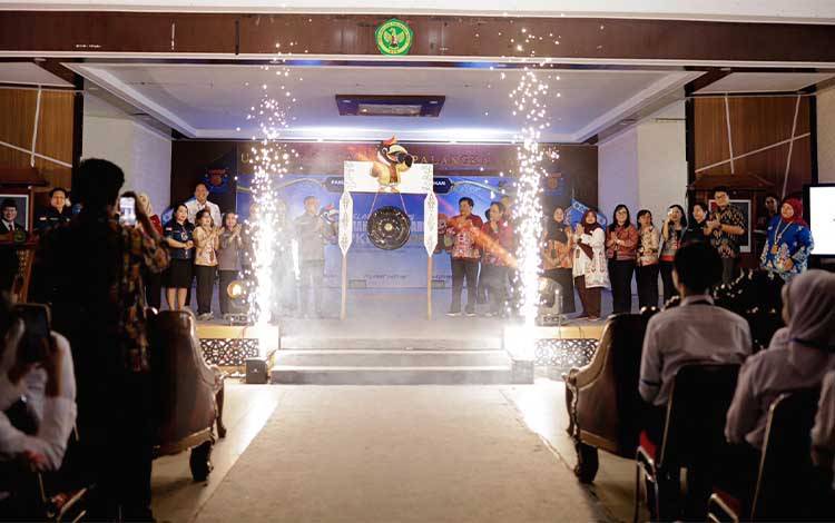 Pengenalan Kehidupan Kampus bagi Mahasiswa Baru atau PKKMB FKIP UPR 2026 resmi dibuka dan berlangsung di Aula Palangka pada Selasa, 11 Agustus 2026. (FOTO: Istimewa)