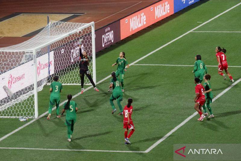 Gol indah yang dicetak Shifana Rizka Nadifa pada menit ke-49 melalui tendangan sudut terukur masuk ke gawang Arab Saudi tanpa bisa dijangkau kiper, pada pertandingan Srikandi Merdeka Cup antara Timnas Putri U16 Garuda Pertiwi Indonesia menghadapi Arab Saudi di Supersoccer Arena, Kudus, Jawa Tengah, Jumat (14/8/2026). ANTARA/Akhmad Nazaruddin Lathif.