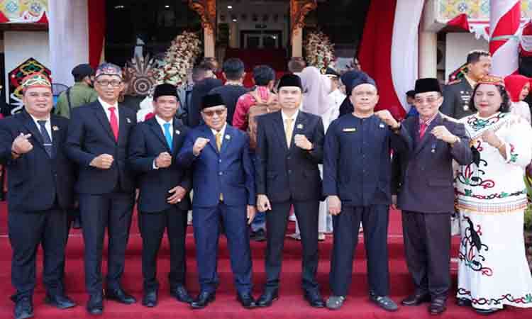 Anggota DPRD Palangka Raya, Sudarto beserta Pimpinan dan anggota lainnya (Foto:Untuk BORNEONEWS)