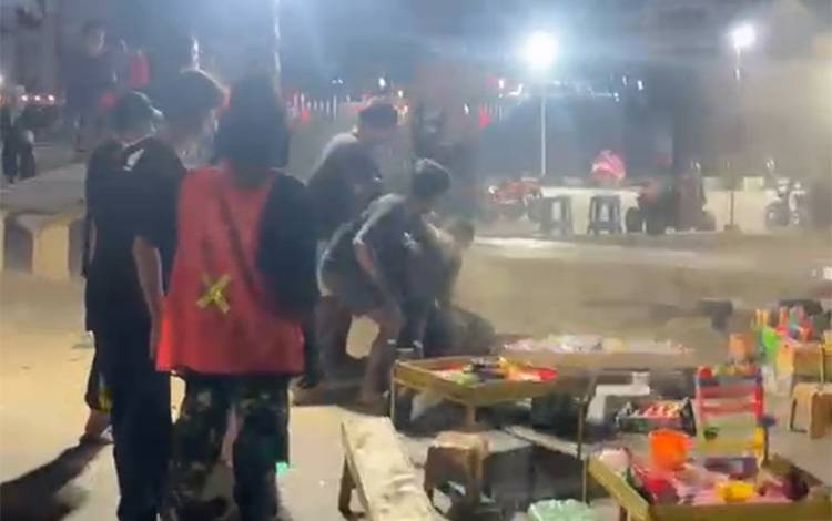 Aksi keributan di kawasan Alun-alun Martapura, Kabupaten Banjar, Kalimantan Selatan, Kamis malam, 20 Agustus 2026.? (FOTO: BIB Kalimantan)