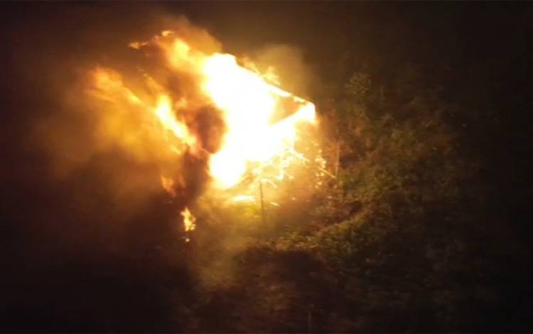 Sebuah rumah di Jalan Pelita Barat Sampit terbakar terkena rembetan karhutla, Jumat, 21 Agustus 2026. (FOTO: IST)