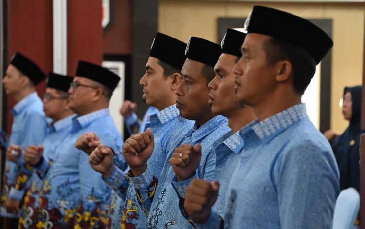 Peserta Kafilah Kalteng mengikuti pelepasan untuk mengikuti MTQ VIII KORPRI Tingkat Nasional Tahun 2026 (FOTO: BIRO ADPIM KALTENG)