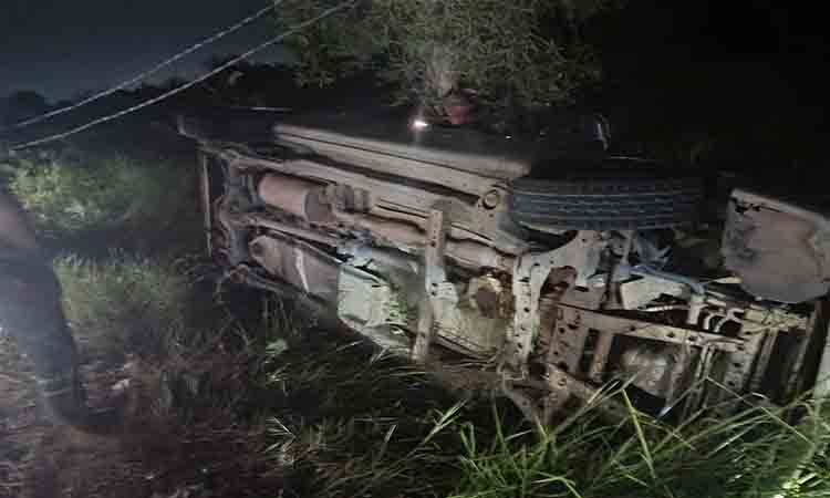 Kondisi mobil BPK Anggrek Al Hidayah yang terbalik di Jalan Tjilik Riwut, Gang Damai, Kuala Kapuas, atau yang dikenal sebagai kawasan Tembusan Antang-Sei Baras, Rabu malam, 26 Agustus 2026. (FOTO: Yanur)