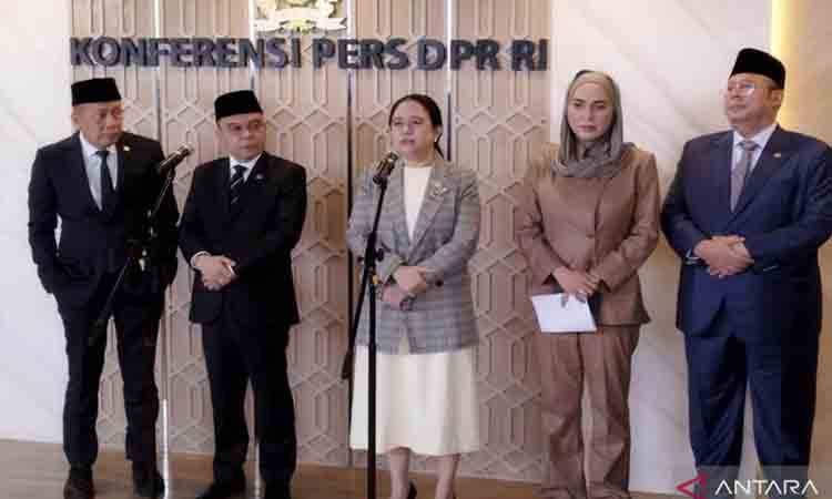 Ketua DPR RI Puan Maharani bersama jajaran Pimpinan DPR RI saat konferensi pers di kompleks parlemen, Jakarta, Selasa (1/9/2026). (ANTARA/Bagus Ahmad Rizaldi)