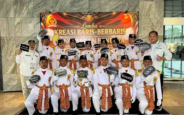 Tim SMAN 1 Pangkalan Bun meraih Juara 3 Nasional dalam Lomba Variasi Baris-Berbaris (LVBB) Tingkat Nasional. (FOTO: DISDIK KALTENG)