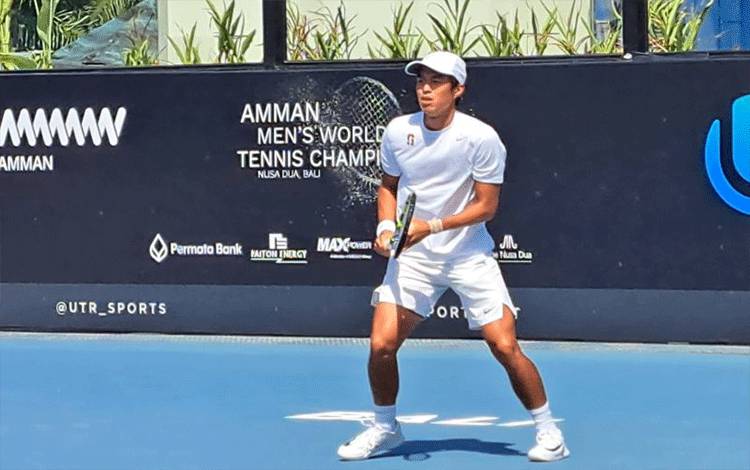 Petenis Indonesia Nathan Barki beraksi pada babak pertama ITF World Tennis Tour M15 Amman Mineral Men's World Tennis Championship 2026 Seri 5 melawan petenis Taiwan Kai-i Wang di Nusa Dua, Bali, Selasa (8/9/2026). (ANTARA/HO-Amman Mineral Men's World Tennis Championship)