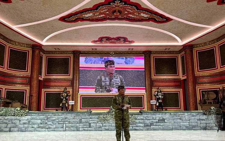 Kepala Staf Angkatan Laut (KASAL) Laksamana TNI Muhammad Ali memberikan sambutan dalam kunjungan di Kraton Majapahit, Jakarta, Senin (24/8/2026). (ANTARA/Laily Rahmawaty)