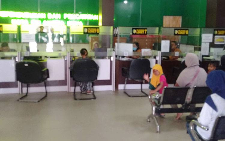 Pelayanan administrasi kependudukan di Palangka Raya. Pemprov Kalteng menekankan pentingnya keterpaduan pelayanan publik. (FOTO: IST)