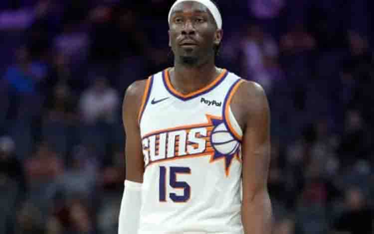 Dokumentasi pebasket Phoenix Suns Mark Williams dalam salah satu pertandingan NBA 2025-2026. HO-NBA