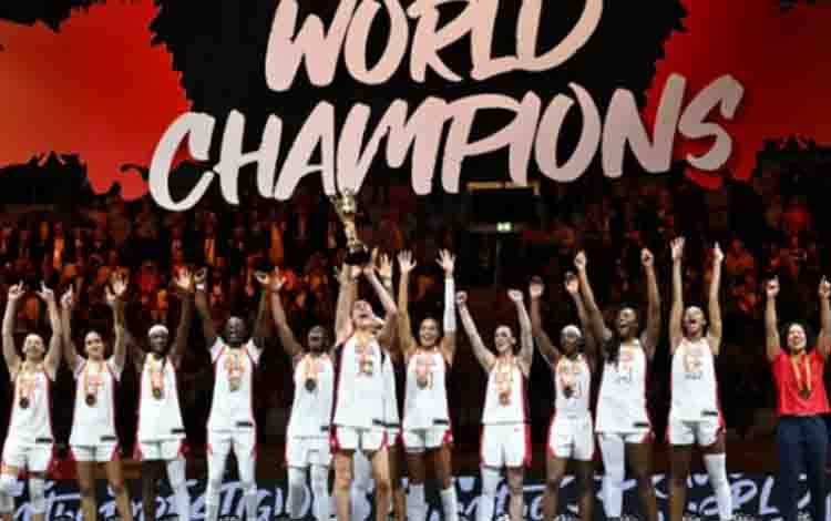 Dokumentasi timnas putri AS merayakan gelar juara Piala Dunia Basket Putri FIBA 2026 di Berlin, Jerman. HO-FIBA