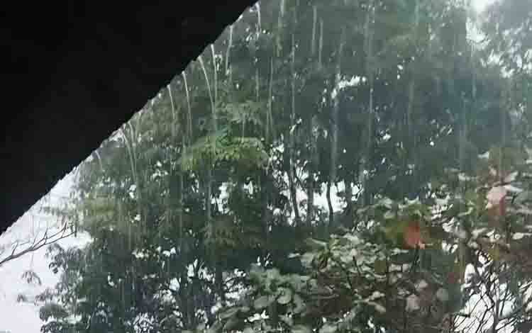 Hujan dj?Jalan Jenderal Sudirman KM 11?Sampit, Kamis, 17 September 2026. (FOTO: IST)