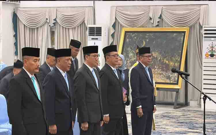 Lima Pejabat yang baru dilantik di Istana Isen Mulang, Jumat malam, 19 September 2026. (FOTO: ANDRI)