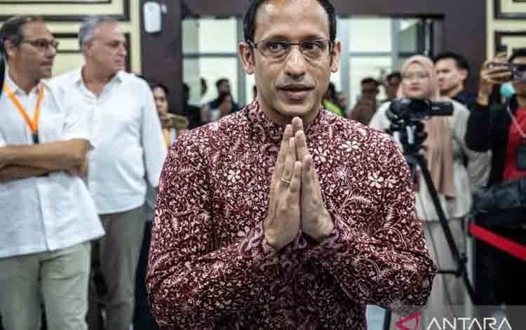 Terdakwa kasus dugaan korupsi pengadaan Chromebook dalam program digitalisasi pendidikan di Kemendikbudristek Nadiem Anwar Makarim bersiap mengikuti sidang putusan banding di Pengadilan Tinggi DKI Jakarta, Jakarta, Kamis (24/9/2026). Majelis Hakim Pengadilan Tinggi DKI Jakarta tetap menjatuhkan vonis kepada Menteri Kemendikbudristek periode 2019-2024 Nadiem Anwar Makarim dengan hukuman sembilan tahun penjara dan denda sebesar Rp548,76 miliar subsider enam tahun penjara. ANTARA FOTO/Bayu Pratama
