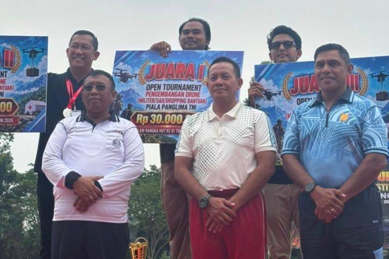 Tim Balai Besar KSDA Sulawesi Selatan Kemenhut saat meraih Juara I Open Tournament Piala Panglima TNI 2026 kategori Pengembangan Drone Militer, SAR dan Bantuan Bencana di Kodiklat TNI, Tangerang Selatan, Banten pada 22-26 September 2026. ANTARA/HO-Kemenhut