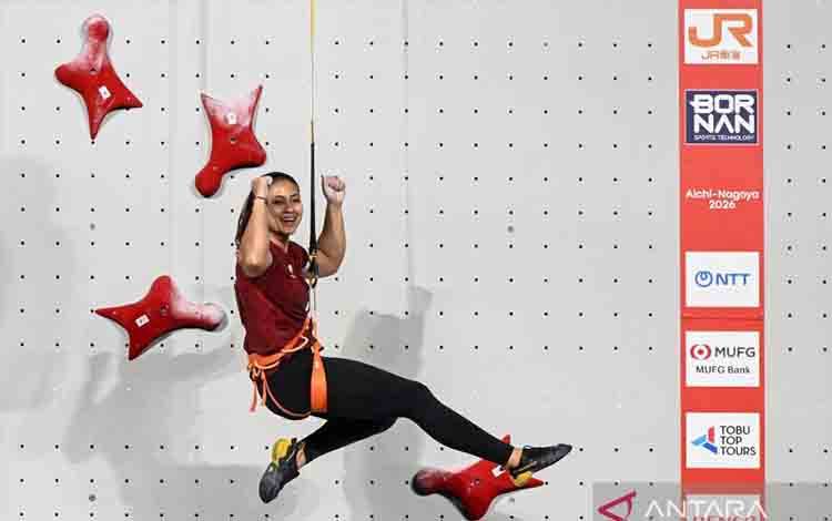 Atlet panjat tebing Indonesia Desak Made Rita Kusuma Dewi berselebrasi usai menjadi yang tercepat pada final nomor speed putri Asian Games 2026 di Portmesse Nagoya Exhibition Hall, Nagoya, Aichi, Jepang, Rabu (30/9/2026). Desak Made berhasil meraih medali emas dengan catatan waktu 6,062 detik, medali perak diraih atlet China Lijuan Deng dengan waktu 6,064 detik, dan medali perunggu diraih atlet Korea Selatan Jimin Jeong dengan waktu 6,18 detik. ANTARA FOTO/Fauzan/agr