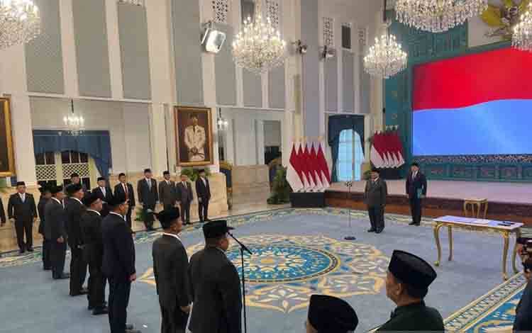 Presiden Prabowo Subianto dalam acara pelantikan di Istana Negara, Jakarta, Kamis (15/10/2026) (ANTARA/Fathur Rochman)