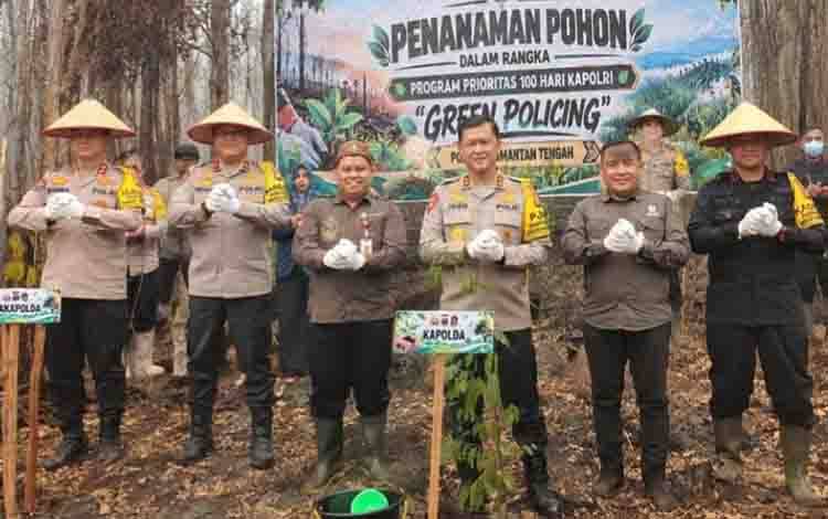 Polda Kalteng Lakukan Penanaman Pohon di Bekas Lokasi Karhutla, Wujudkan Green Policing
