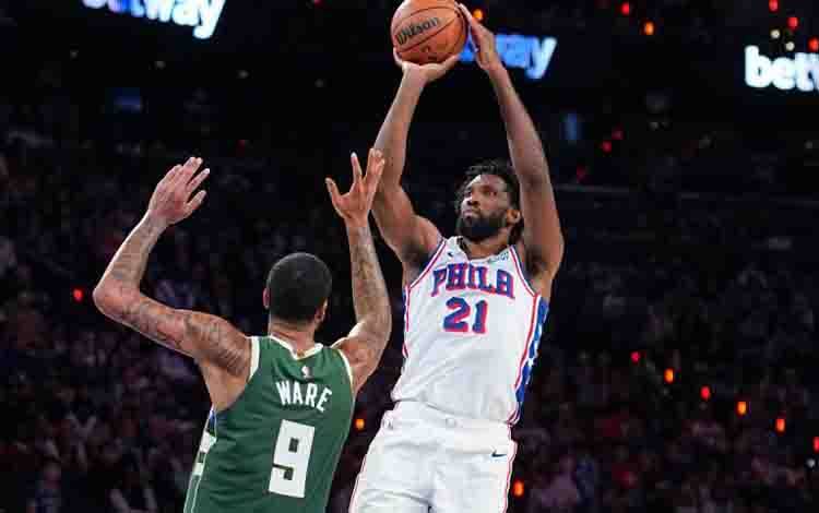 Triple-double Embiid bawa 76ers Kalahkan Bucks 127-116