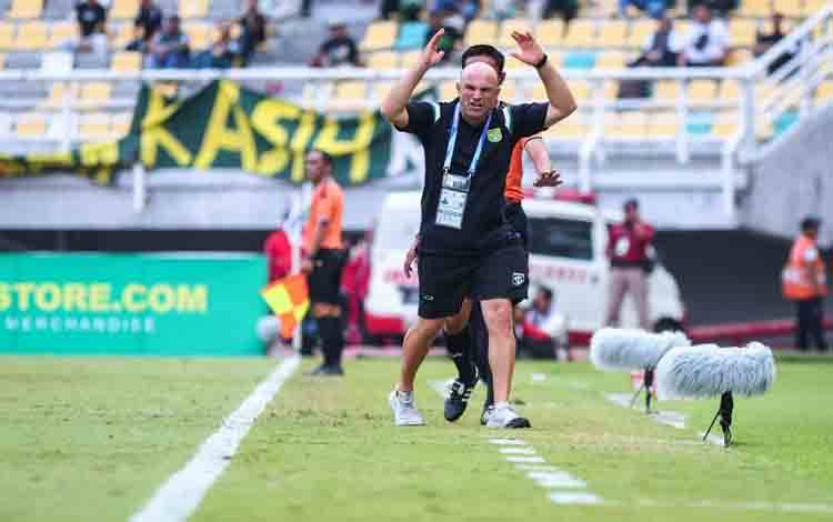 Pelatih Minta Persebaya Bermain Agresif saat Hadapi Madura United