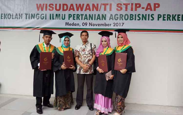 4 Penerima Beasiswa SSMS Diwisuda di STIPAP-LPP Medan
