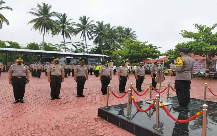 41 Personel Polres Barito Utara Terima Kenaikan Pangkat