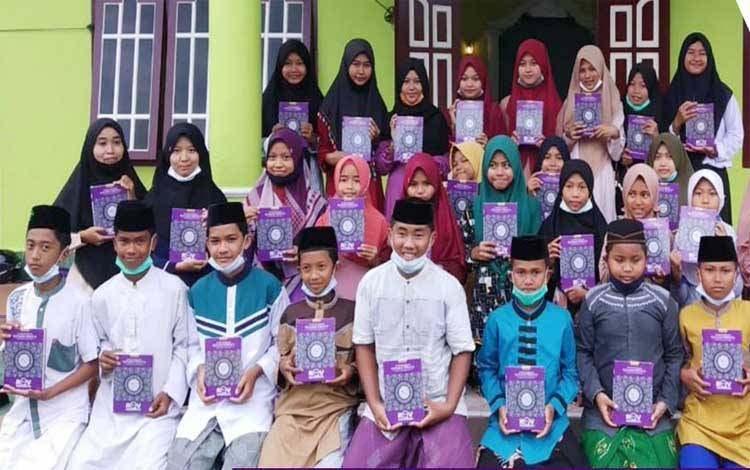 Sambut Tahun Baru 2021, RQV Indonesia Salurkan Ratusan Alquran Hafalan di Kalimantan Tengah