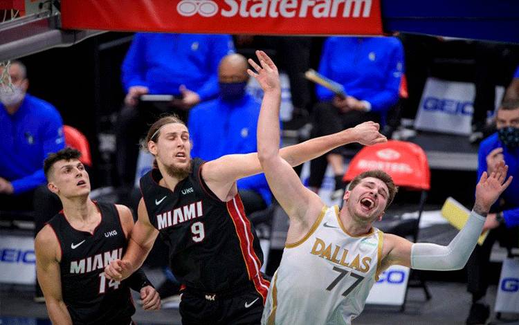 Doncic Pimpin Mavericks Lewati Hadangan Miami Heat