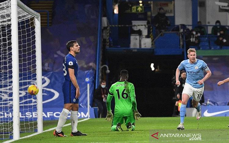 Manchester City Pecundangi Chelsea di Stamford Bridge