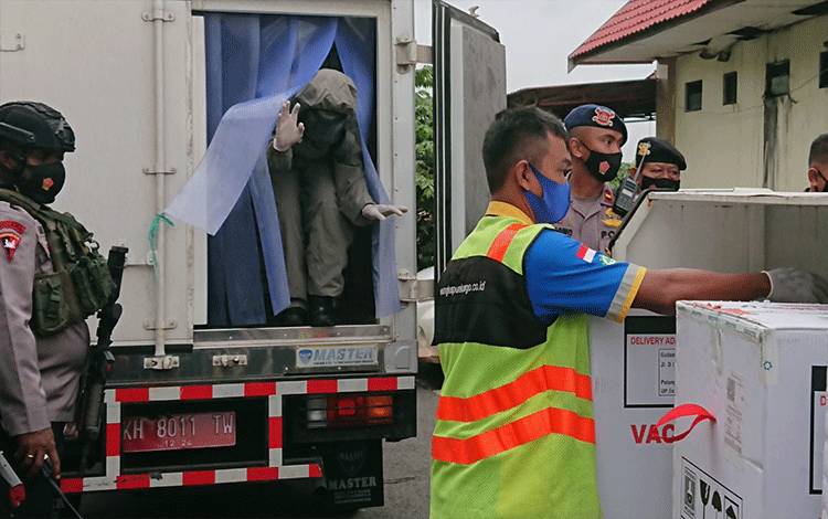 Vaksin Covid dari Pemerintah Pusat Tiba di Bandara Tjilik Riwut Palangka Raya