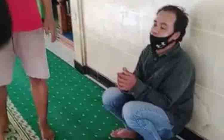 Video Amatir Diduga Maling Saund System Masjid Nurul Alif Sampit Tepergok Warga?