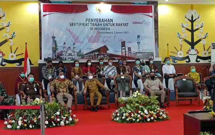 Pemko Palangka Raya Bagikan 2400 Sertifikat Tanah Program PTSL
