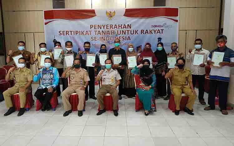 Perwakilan Masyarakat di Seruyan Ikuti Penyerahan Sertifikat Tanah untuk Rakyat Secara Virtual