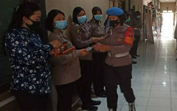 Polres Kapuas Lakukan Penegakkan Ketertiban dan Disiplin Personel Polwan